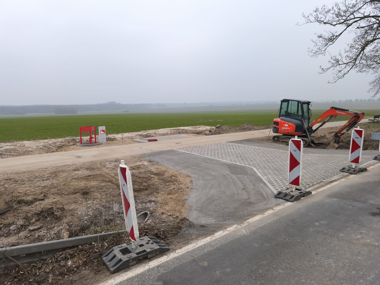 Löschwasserstelle an Ackerfläche